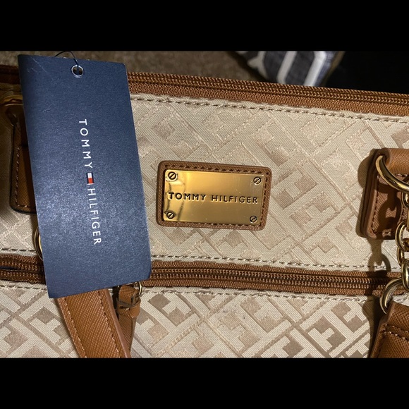New Tommy Hilfiger bag with tags - Picture 2 of 4